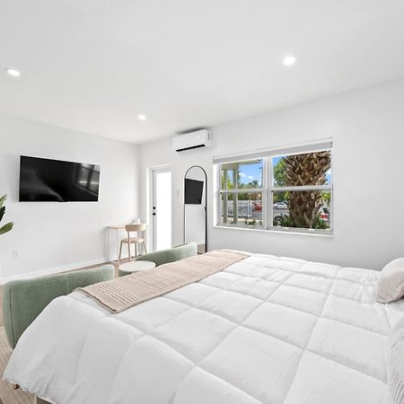 M Lake Worth Beach - Modern Villas Near West Palm Beach, Chic Retro Vibes, King Bed, Cozy Backyard, Bbq, Workspace, High-Speed Internet, Free Parking, 5 Minutes To Downtown & Beach ภายนอก รูปภาพ