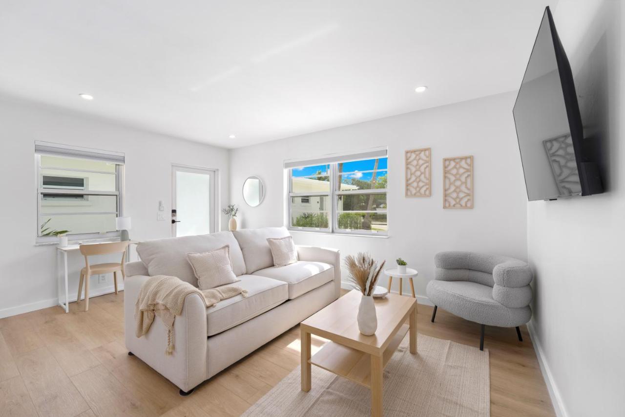 M Lake Worth Beach - Modern Villas Near West Palm Beach, Chic Retro Vibes, King Bed, Cozy Backyard, Bbq, Workspace, High-Speed Internet, Free Parking, 5 Minutes To Downtown & Beach ภายนอก รูปภาพ