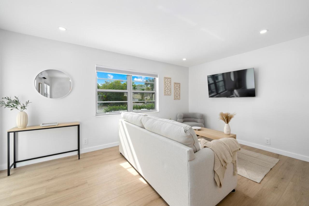 M Lake Worth Beach - Modern Villas Near West Palm Beach, Chic Retro Vibes, King Bed, Cozy Backyard, Bbq, Workspace, High-Speed Internet, Free Parking, 5 Minutes To Downtown & Beach ภายนอก รูปภาพ