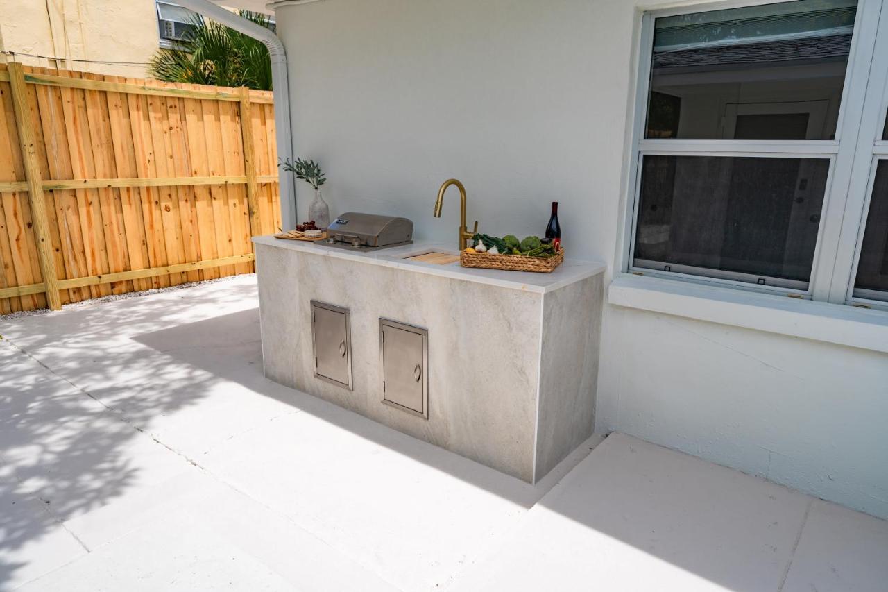 M Lake Worth Beach - Modern Villas Near West Palm Beach, Chic Retro Vibes, King Bed, Cozy Backyard, Bbq, Workspace, High-Speed Internet, Free Parking, 5 Minutes To Downtown & Beach ภายนอก รูปภาพ