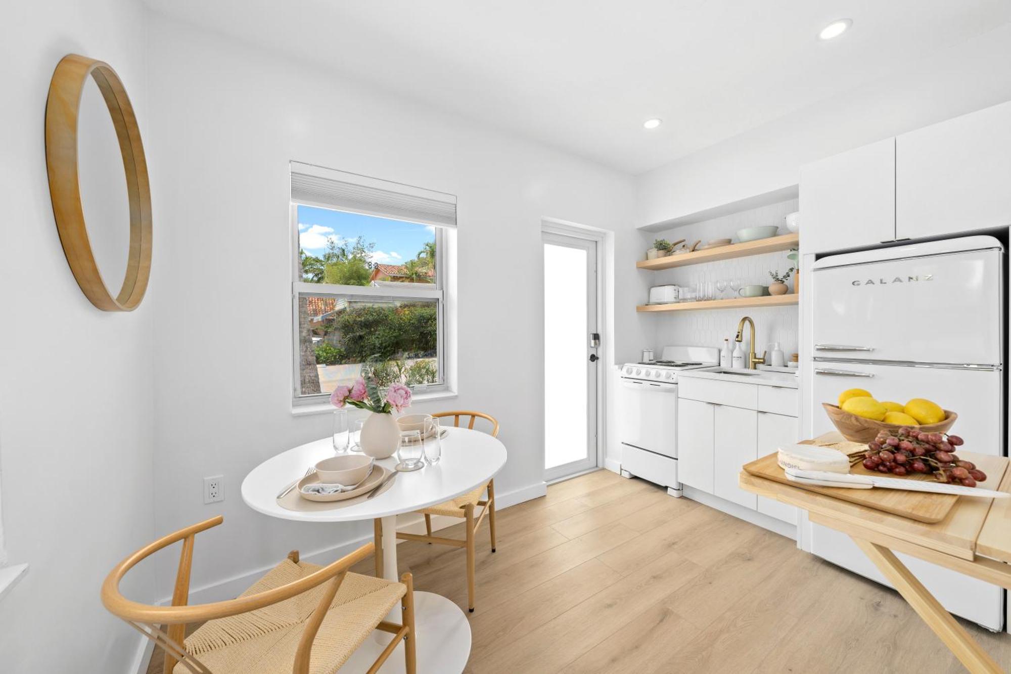 M Lake Worth Beach - Modern Villas Near West Palm Beach, Chic Retro Vibes, King Bed, Cozy Backyard, Bbq, Workspace, High-Speed Internet, Free Parking, 5 Minutes To Downtown & Beach ภายนอก รูปภาพ