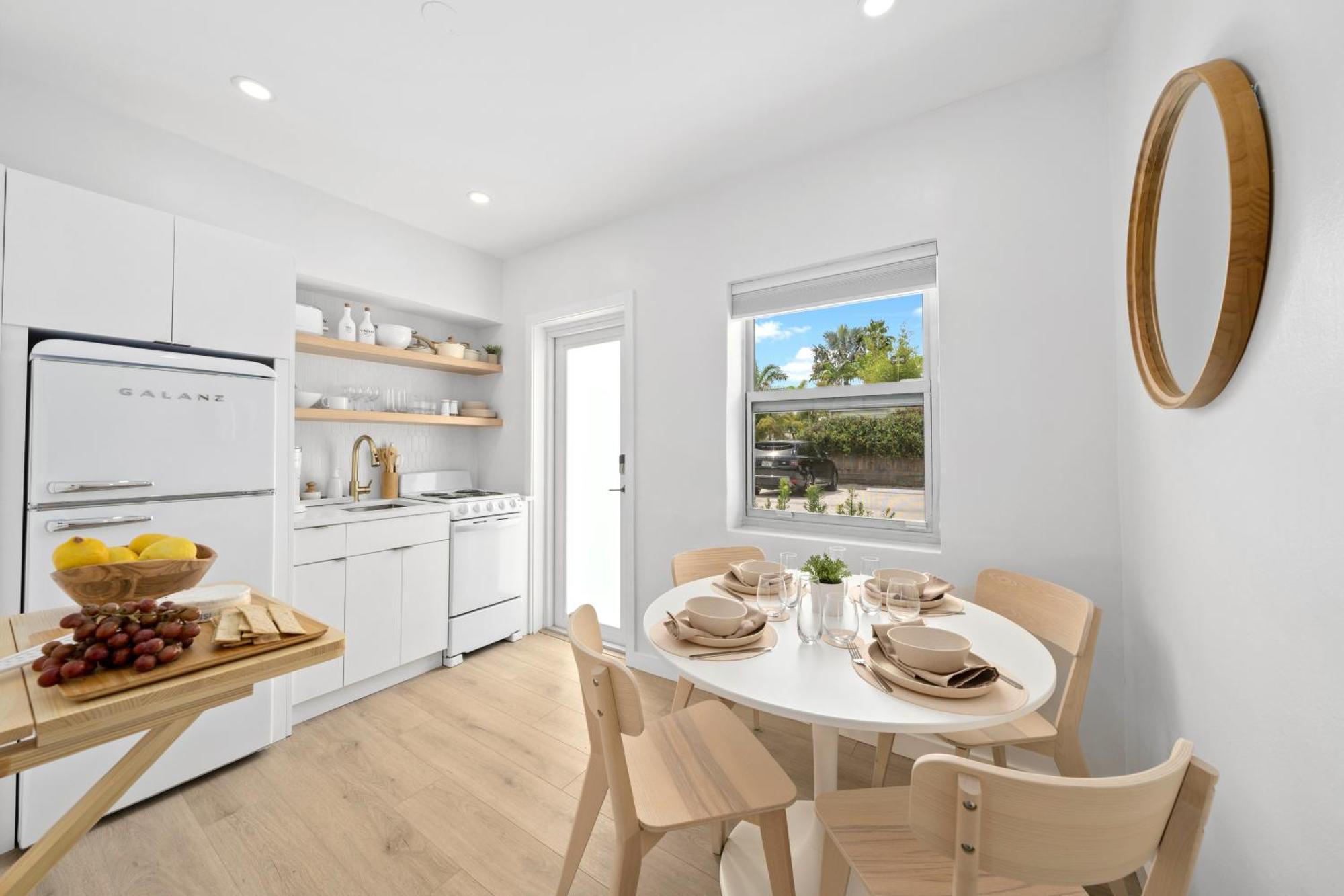 M Lake Worth Beach - Modern Villas Near West Palm Beach, Chic Retro Vibes, King Bed, Cozy Backyard, Bbq, Workspace, High-Speed Internet, Free Parking, 5 Minutes To Downtown & Beach ภายนอก รูปภาพ