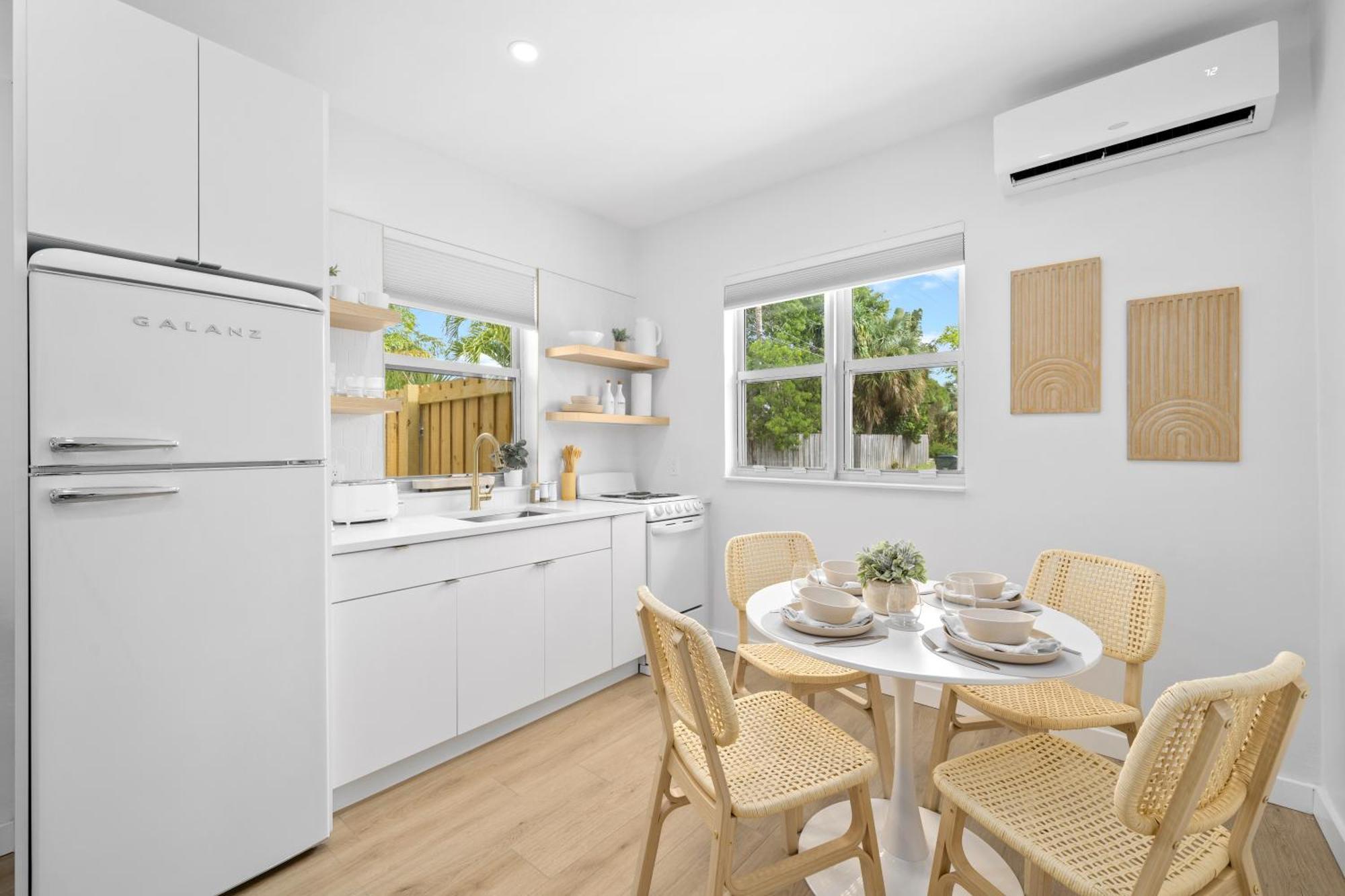 M Lake Worth Beach - Modern Villas Near West Palm Beach, Chic Retro Vibes, King Bed, Cozy Backyard, Bbq, Workspace, High-Speed Internet, Free Parking, 5 Minutes To Downtown & Beach ภายนอก รูปภาพ