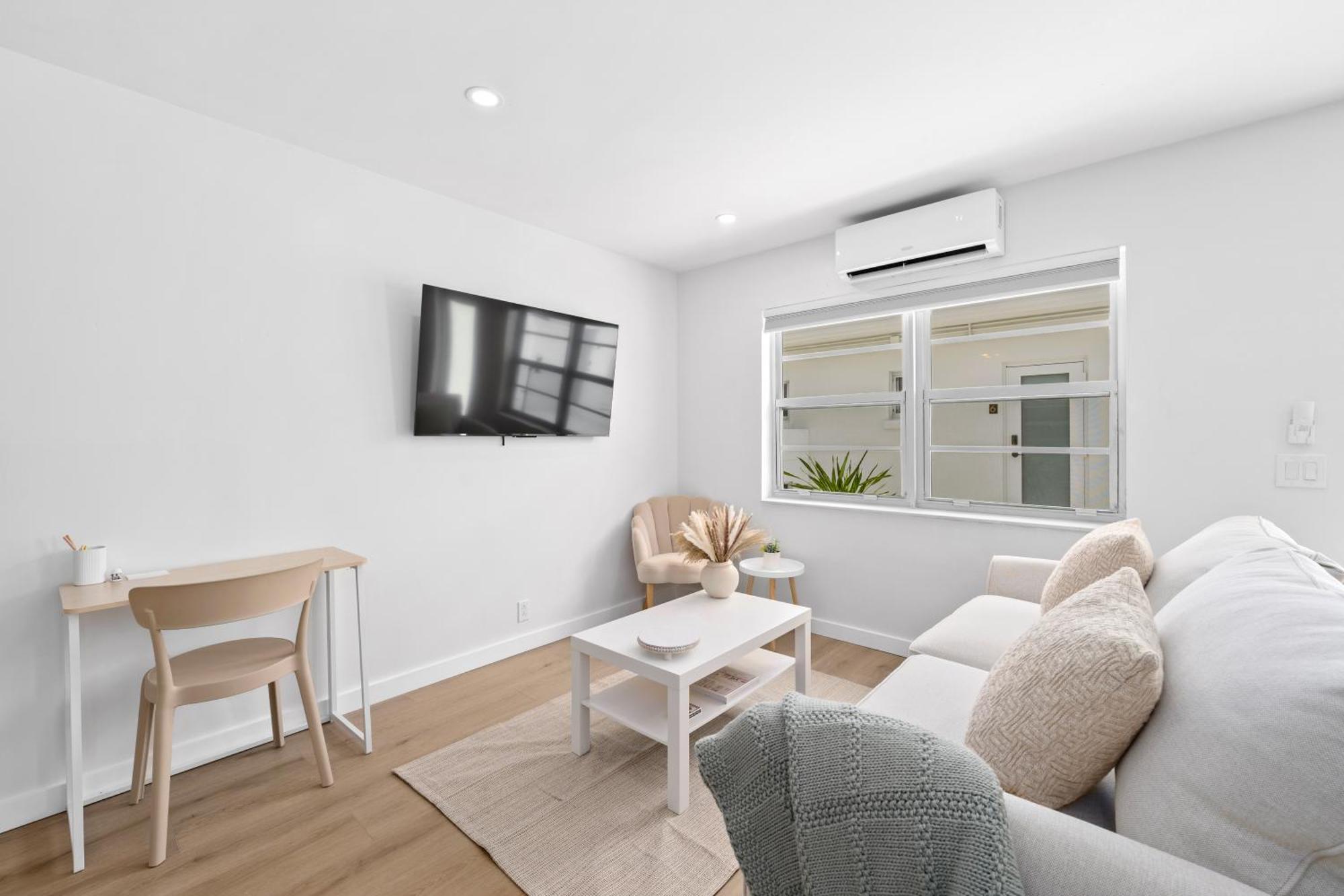 M Lake Worth Beach - Modern Villas Near West Palm Beach, Chic Retro Vibes, King Bed, Cozy Backyard, Bbq, Workspace, High-Speed Internet, Free Parking, 5 Minutes To Downtown & Beach ภายนอก รูปภาพ